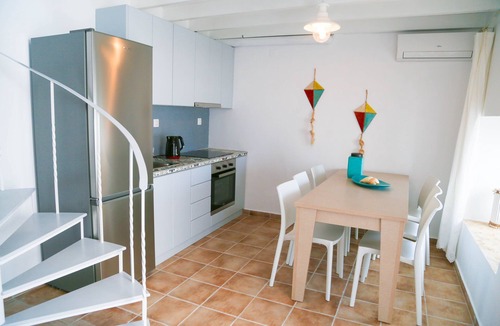 Leros House | Sunny Bay. Enjoy the sun and a magnificent view a few meters way from the Beach.