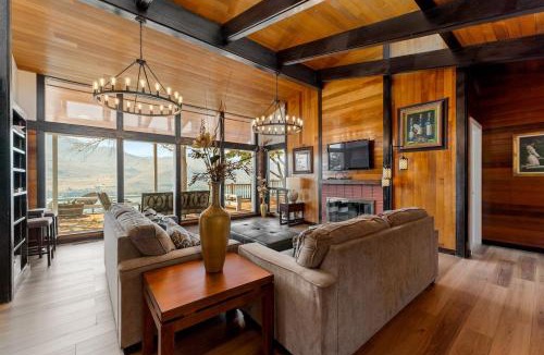 Chelan Villa | Sunny Retreat-Lake views,HotTub,BBQ,firepit,EV