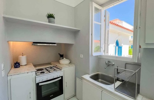 Paleopolis Apartment | Sunrise Getaway w Sea Views