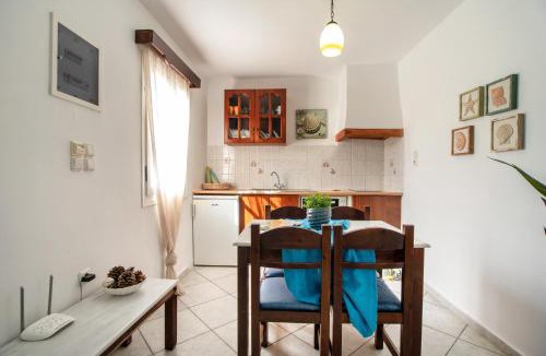 Agios Prokopios Apartment | Sunrock Suites - Villa Margarita