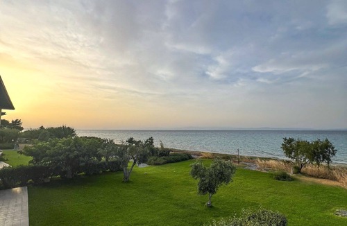 Haniotis Villa | SUNSET SEA FRONT 20 METERS FROM THE SAND