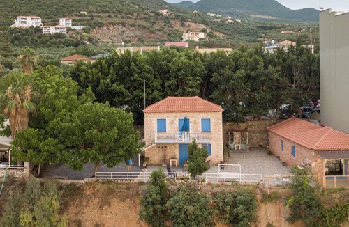 Paralia Vergas Apartment | Sunset seaside retreat Apartment in Almyros, Kalamata
