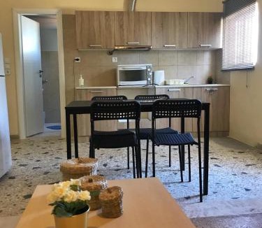 Paralias House | Sunshine's house near the beach, 10 min from the airport