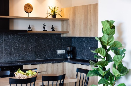 Adelianos Kampos Apartment | Superior Apartment with Private Roof Garden & Hot tub - 100m from the Beach