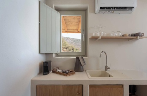 Neon Oitylo Apartment | Superior Duplex Suite by Yerma Suites Limeni