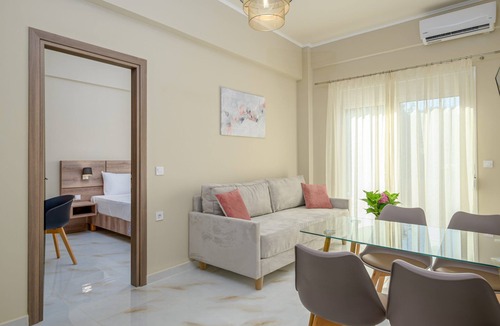Ammoudia Apartment | Superior two-bedroom family apartment in Ammoudia with kitchen and courtyard