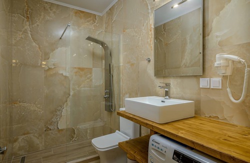 Ammoudia Apartment | Superior two-bedroom family apartment in Ammoudia with kitchen and courtyard