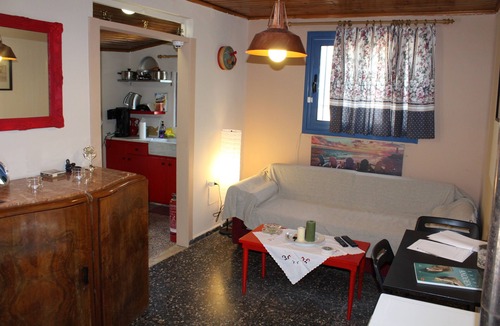 Anavyssos Cottage | Surfers' Cottage