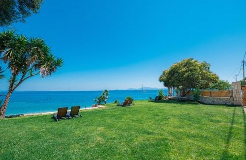 Katavolos Apartment | The Beach House Kaminaki