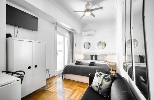 Exarhia Apartment | The Cactus Apartment with Large Sunny Balcony