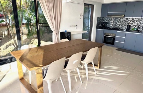 Ko Lanta Villa | The Carma: Stylish luxury villa with a sunset infinity-pool for up to 8 people