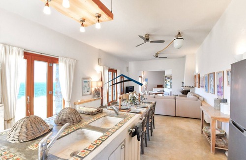 Kea Villa | The "Charming Waterfront Retreat", with a pool & access to the sea, near Otzia