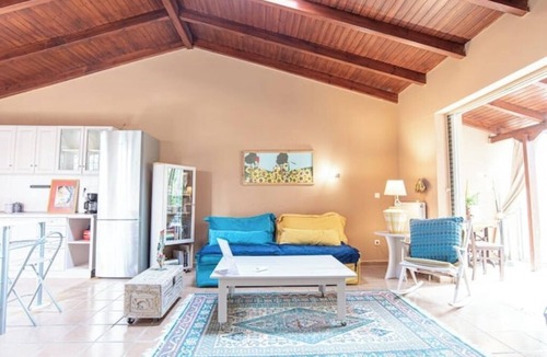 Kifisia Apartment | the Country ArtHS Retreatnn