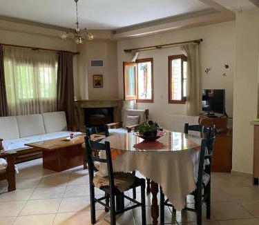 Kalambaka House | The Coziness Of Tradition at Meteora