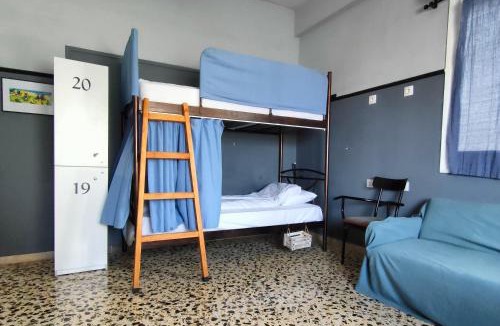 Kalambaka Hostel | The Holy Rock - Hostel at meteora