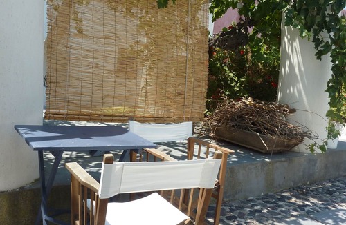Finikia House | The House of the Singing Birds. Romantic traditional studio with nice sea view