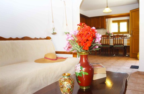 Pombia House | The house under Asterousia
