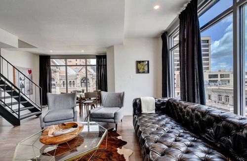 Downtown Austin Apartment | The Littlefields by Lodgewell, Corner Loft Trio of Balconies