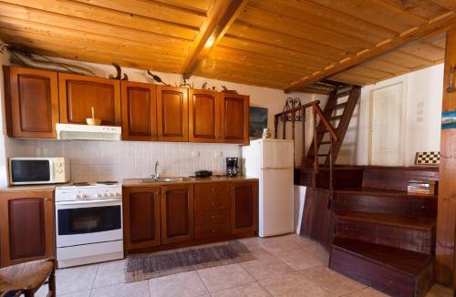 Evreti House | The Old House - Wood & Stone