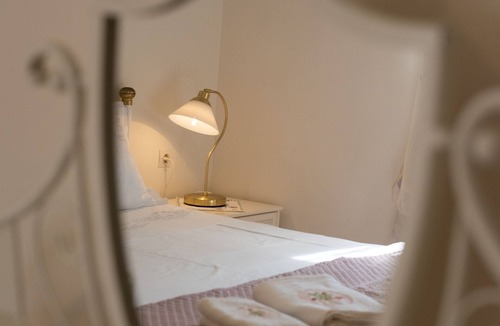 Sinarades Apartment | The Old Mansion | Four People Apartment