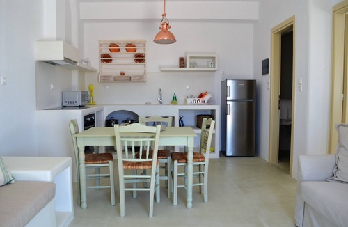 Mandrakia House | "The Olive Tree"Traditional house with sea view families/couples House2