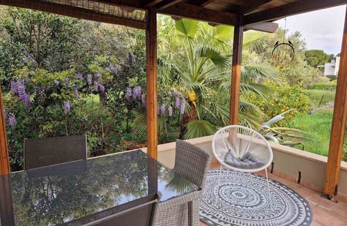 Nea Makri House | The Painter's Garden - Relaxing House 3 min Walk to Beach & Private Parking.