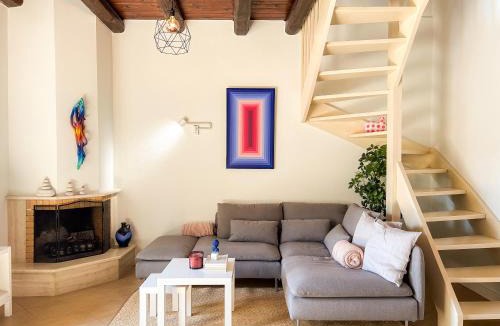 Achilleio House | The Painters Cottage