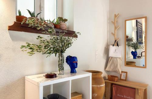 Achilleio House | The Painters Cottage