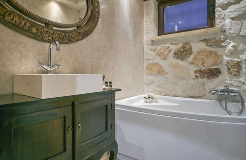 Kalpaki Villa | The Romiri Mansion - Five Bedroom Villa, Sleeps 10