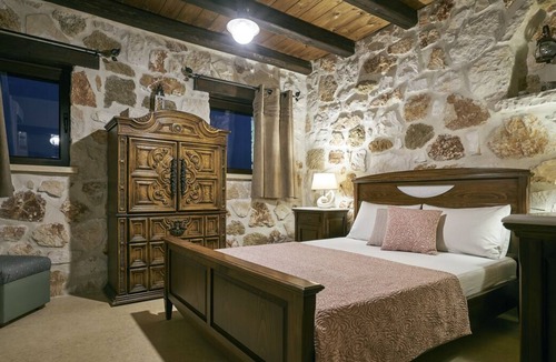 Kalpaki Villa | The Romiri Mansion - Five Bedroom Villa, Sleeps 10