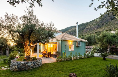 Katsaraiika Villa | The Secret Garden at Villa Georgia Kalamata