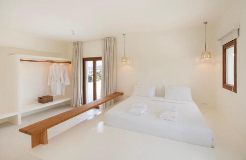 Adamas Villa | the shelter - a milos project
