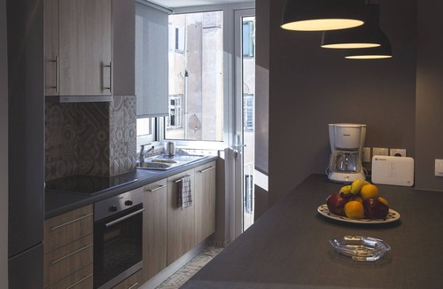 Plaka Apartment | The Temple of Zeus and the Hadrian Arch. Luxury apt in Athens next to Acropolis.