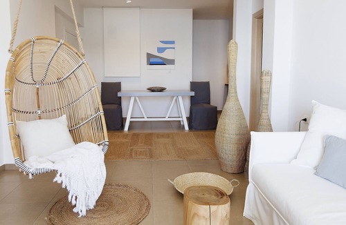Agios Nikolaos Apartment | The White Splash. A seaside, ground floor, boho apartment with stunning views