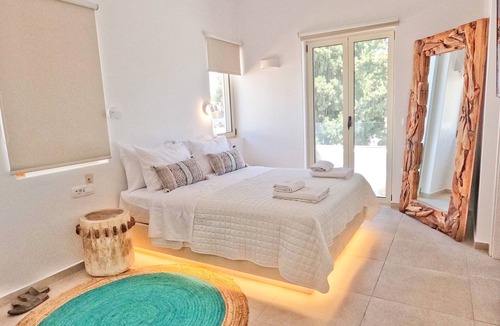 Pyrgos Bed & Breakfast | THEALOS SANTORINI close to square