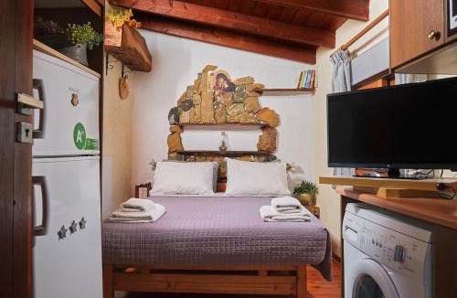 Ayios Pandeleimon Apartment | theVotsalo Eco house