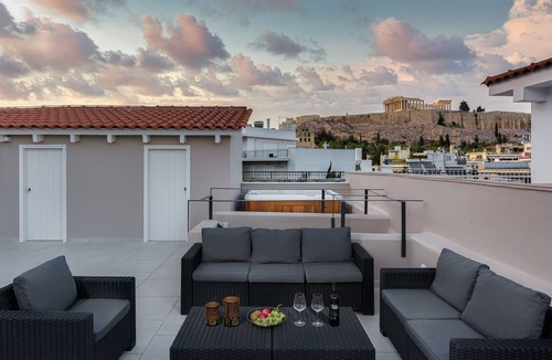 Anafiotika House | THIRAMENOUS RESIDENCE - SIX BEDROOM HOUSE with Rooftop Hot Tub
