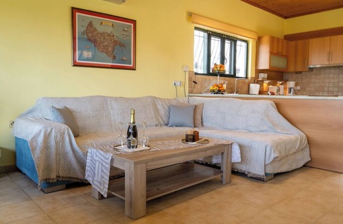 Akrotiri Apartment | Three Bedroom House- Amaryllis Haus