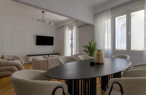 Plaka Apartment | Timeless Plaka Retreat
