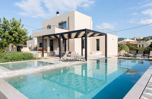 Plaka Villa | TIMORI, modern, panorama views, pool & kiddie-pool, 4 bedrooms plus guest house.