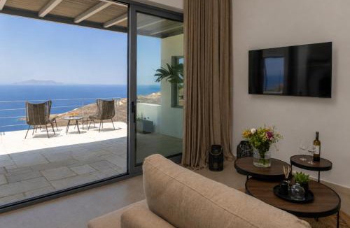 Exomvourgo Villa | Tinian Sunset Suite
