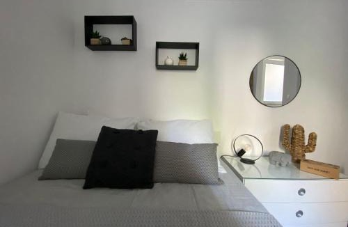 Nea Erithraia Apartment | Tiny Little House