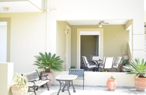 Lefkogeia Apartment | To Livadi