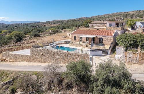 Aspra Nera Villa | To petrino