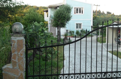 Doukades Apartment | Tom's House 1 between Paleokastritsa n Dassia n Ipsos!