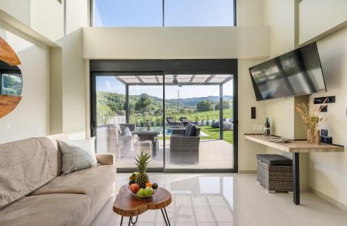 Kassandra Villa | Topaz Suites