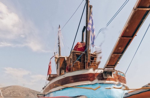 Perigiali Boat Rental | Traditional boat I Ionian spirit cruises