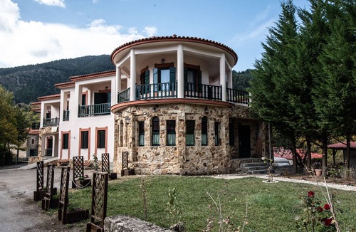 Zarouhla Hotel | Traditional hotel Stis Elenas