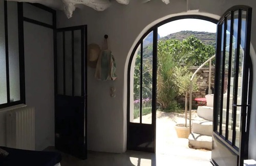 Smardakito House | Traditional house in Tinos. spectacular view of the valley. 15 minutes from the port.