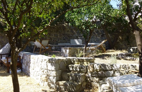 Chora House | Traditional House with Garden in Historic Town by JJ Hospitality-